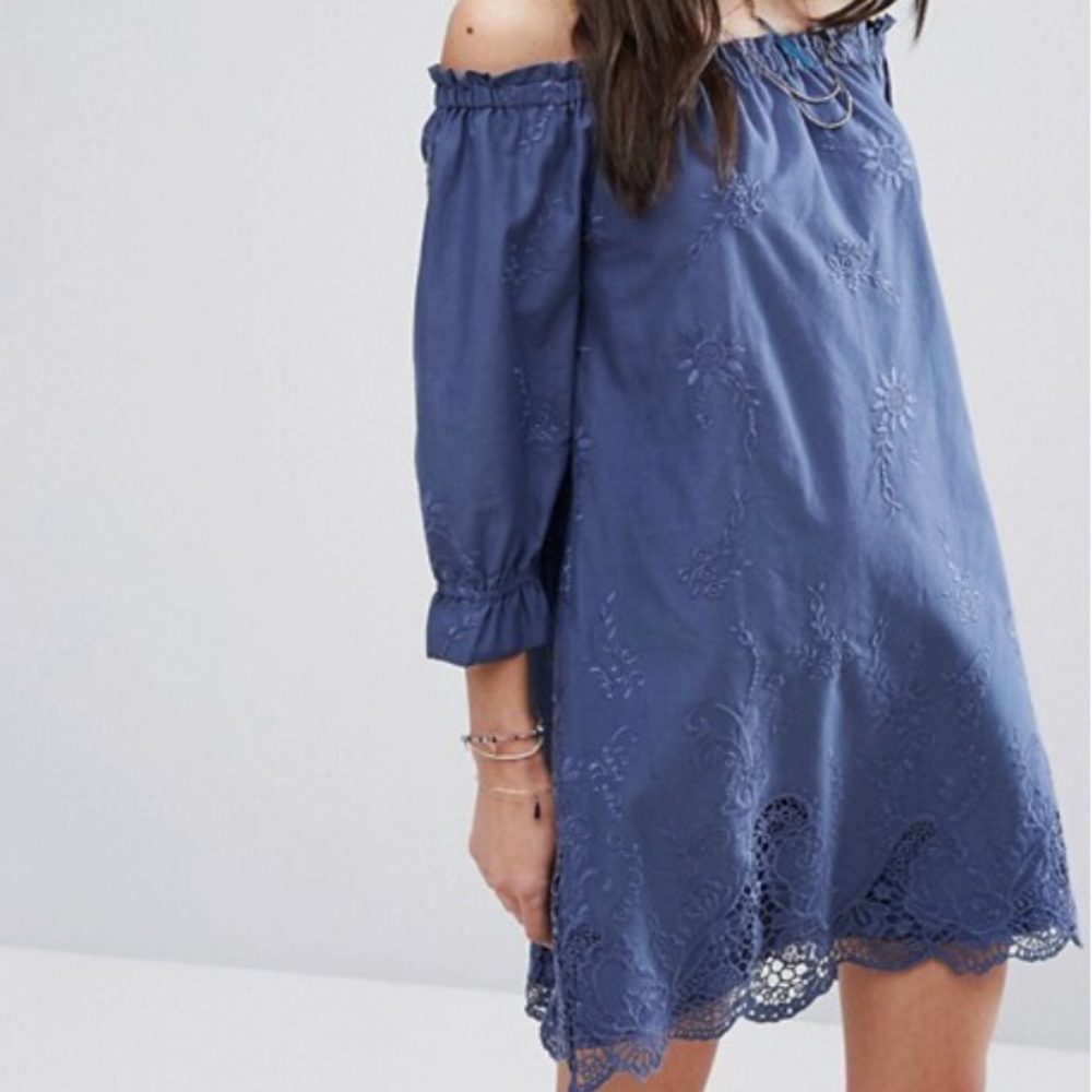 Abercrombie & Fitch off-shoulder dress